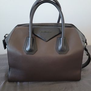 Givenchy Medium Antigona star embossed